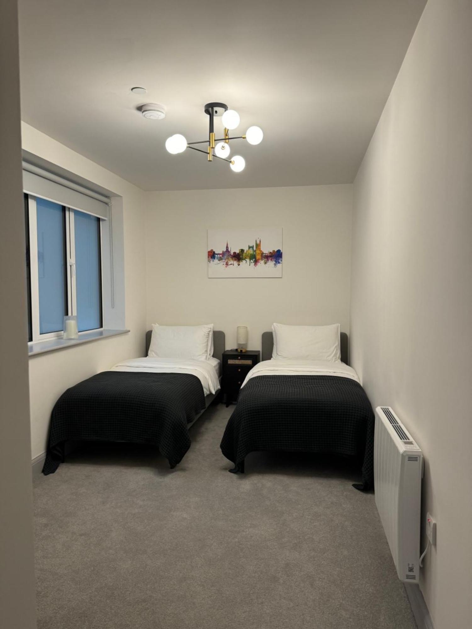 Haus Of Sulis, City Centre Apartment With Lift Access Bath Exterior photo