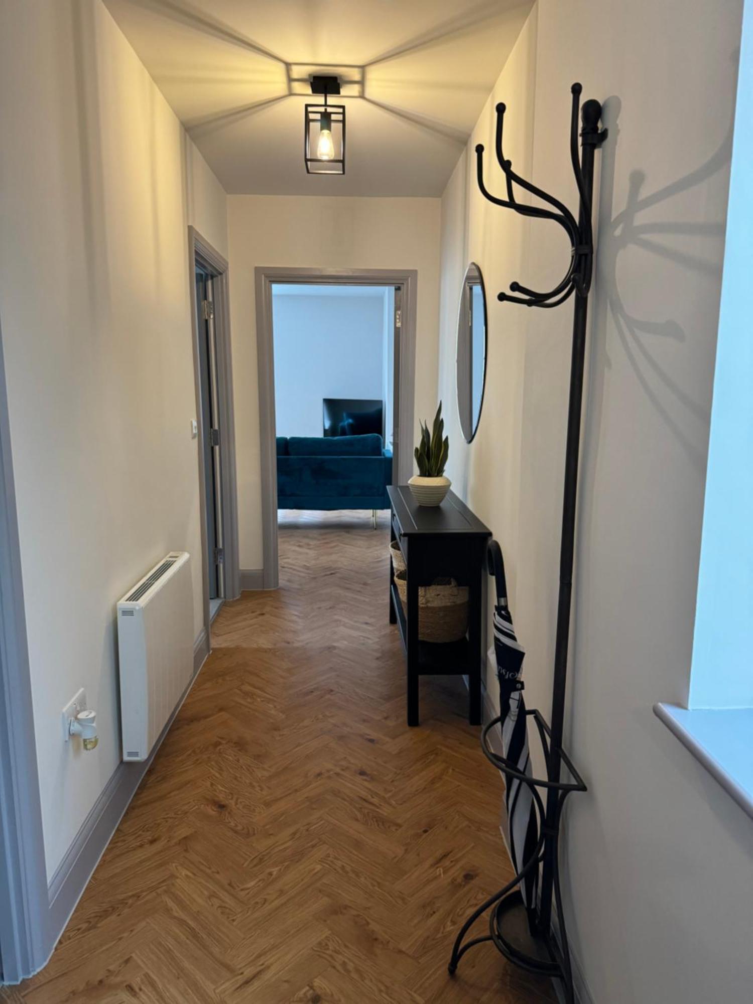 Haus Of Sulis, City Centre Apartment With Lift Access Bath Exterior photo