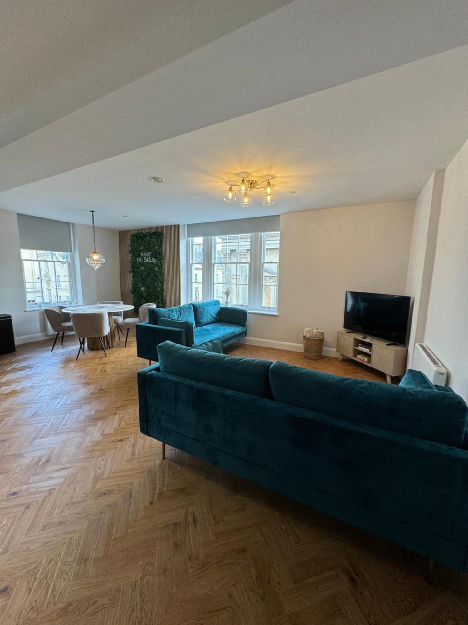 Haus Of Sulis, City Centre Apartment With Lift Access Bath Exterior photo