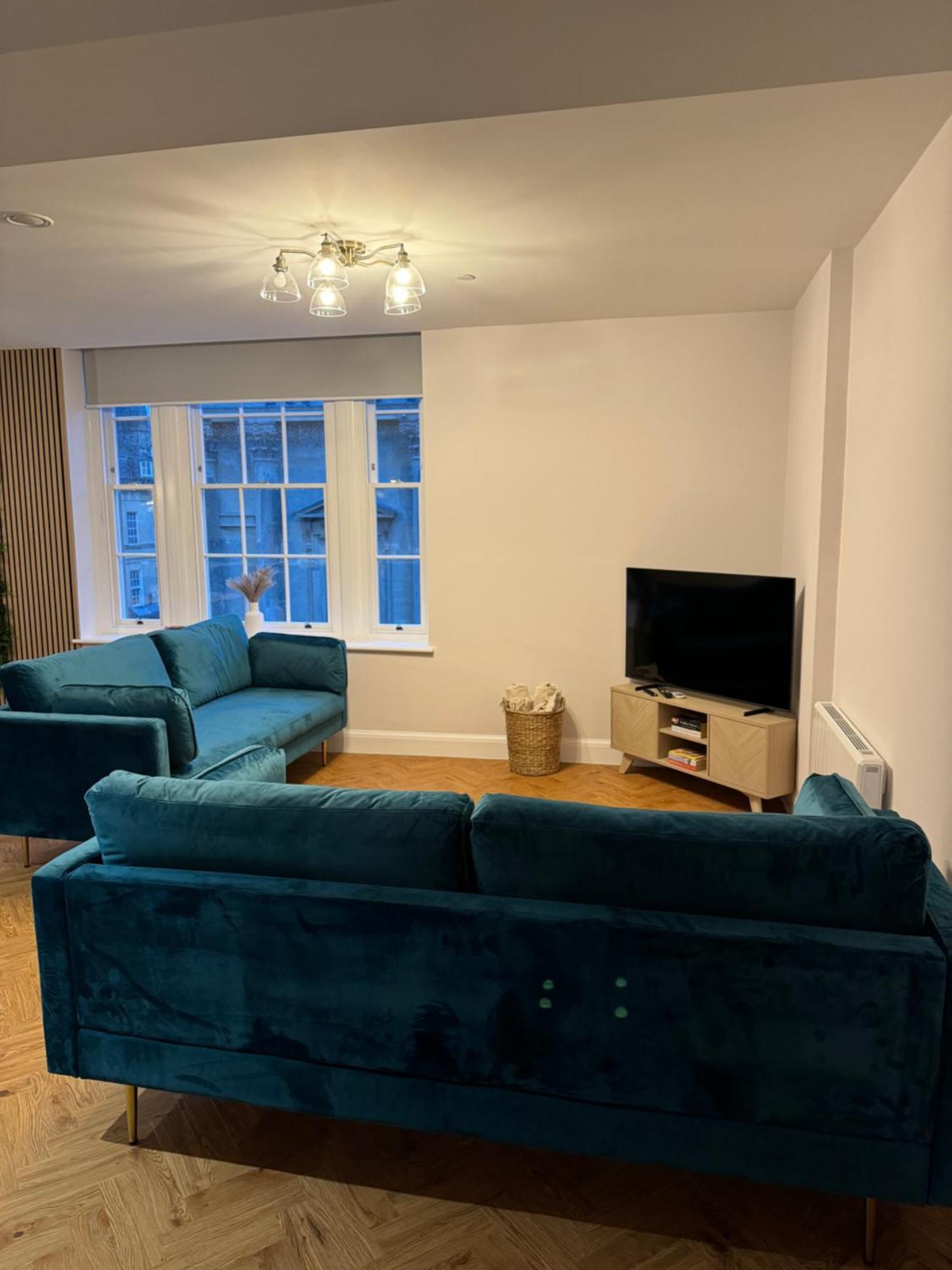 Haus Of Sulis, City Centre Apartment With Lift Access Bath Exterior photo