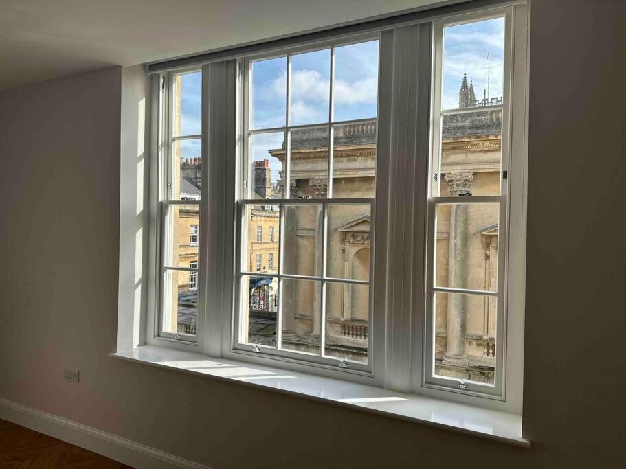Haus Of Sulis, City Centre Apartment With Lift Access Bath Exterior photo
